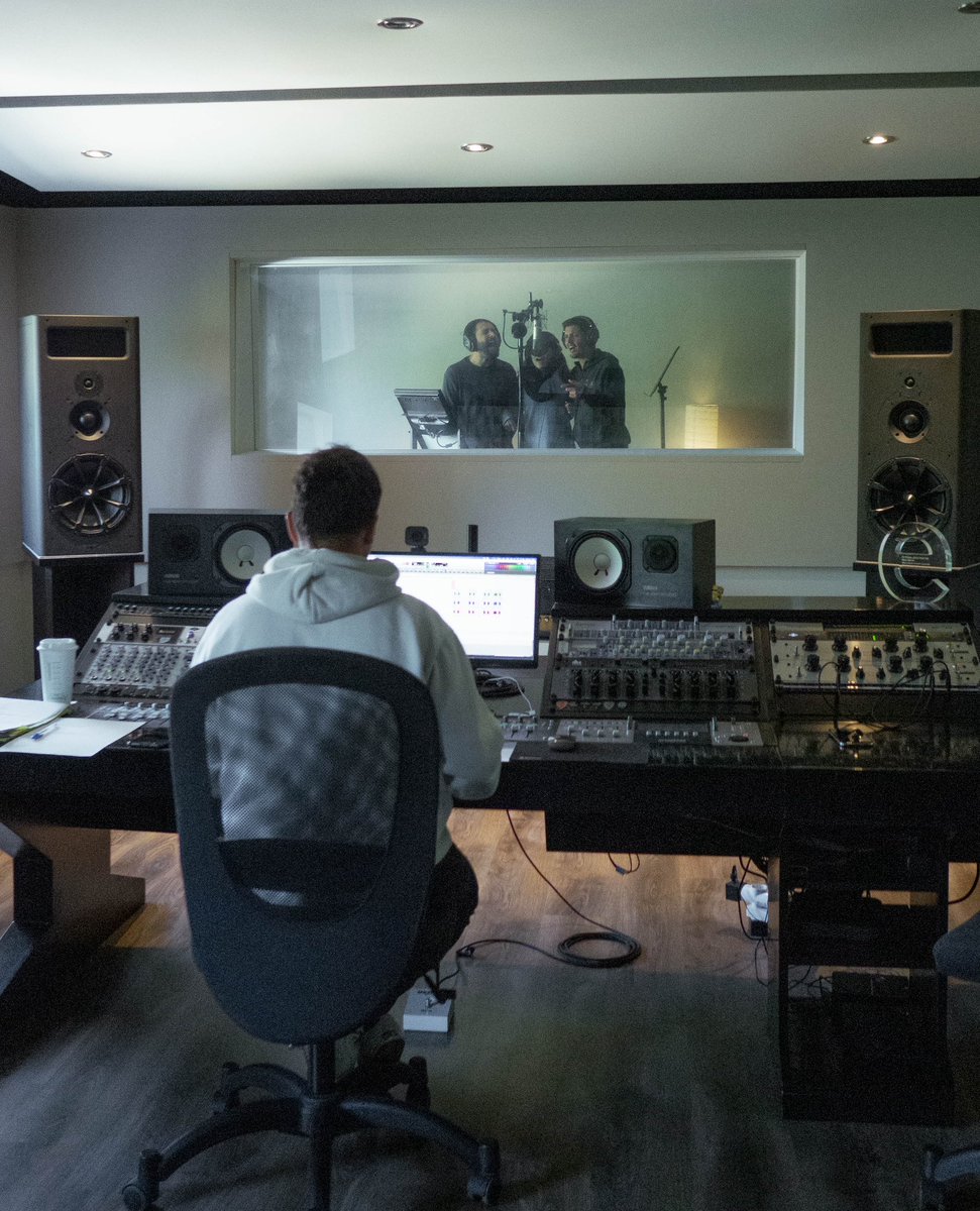 SotracOficial's tweet photo. Durant tot el setembre del 2022 i fins l’1h de la matinada del 3 d’octubre, ens vam tancar a l’estudi per gravar el nostre tercer disc, “Herència”, amb en @noelcampillo com a productor. Això vol dir que durant tot l’any abans, mentre presentàvem “On Neixen Els Instints”…

(1/3) https://t.co/qKfkQ5rW1R