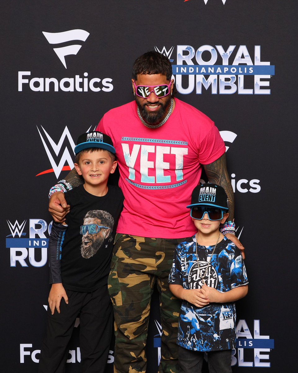 aours00's tweet image. Congrats @WWEUsos !!  These little guys will be there tonight cheering you on tonight at Raw!   Maybe you’ll see them down by the ring!!