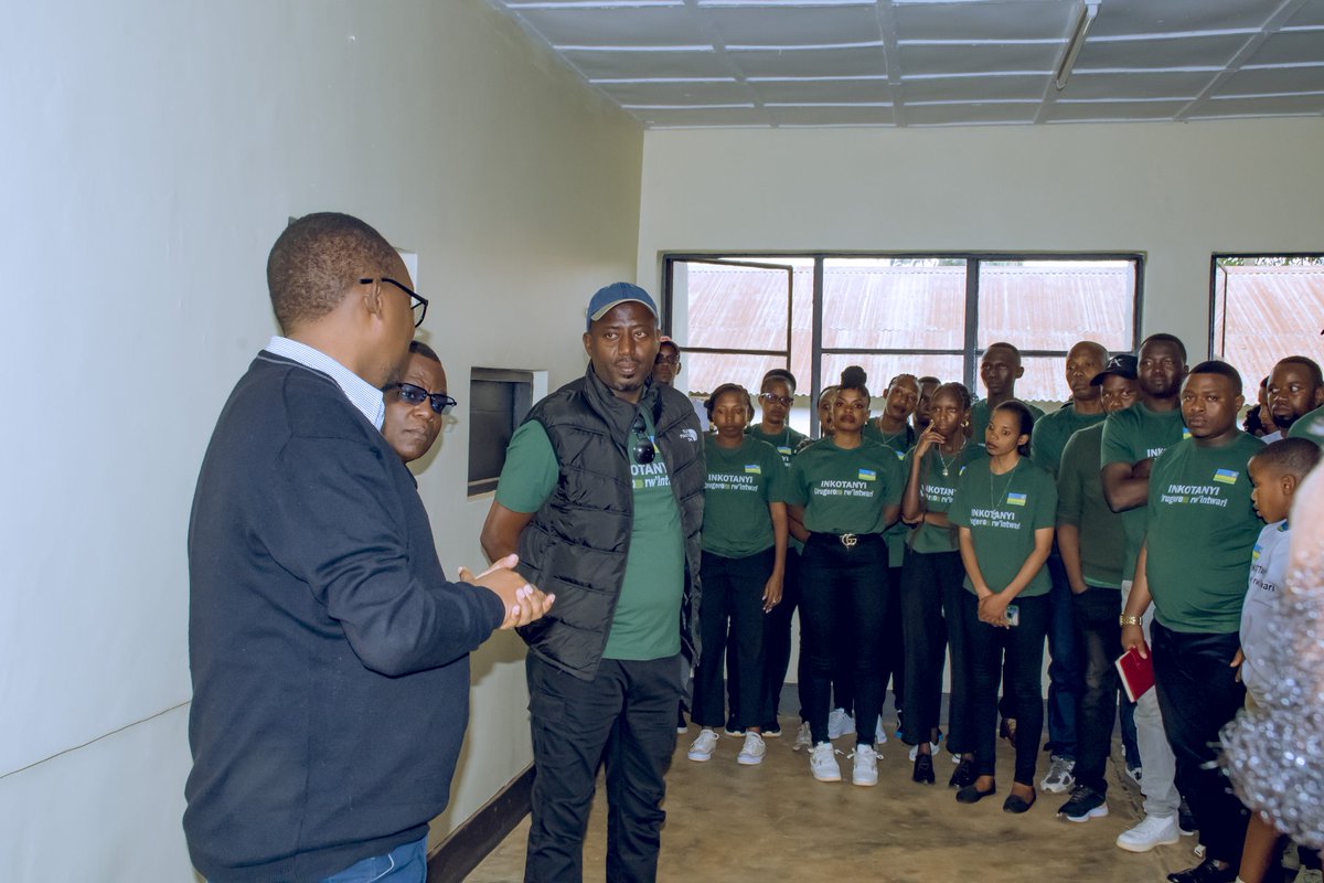 RpfNgoma's tweet photo. Itsinda ry'urubyiruko rushamikiye ku muryango FPR Inkotanyi rugera ku 145 bari kumwe na chairman w'Umuryango FPR inkotamyi mu karere ka Ngoma na Komite Nyobozi y'Umuryango  basuye ingoro y'amateka y'urugamba rwo kubohora u Rwanda iherereye ku Mulindi mu Karere ka @GicumbiDistri https://t.co/0qYqzlrLwt
