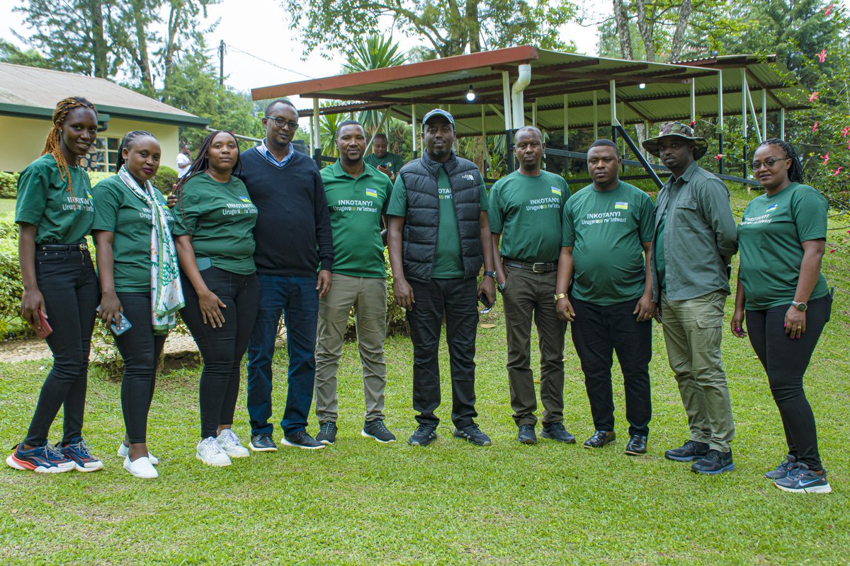 RpfNgoma's tweet photo. Itsinda ry'urubyiruko rushamikiye ku muryango FPR Inkotanyi rugera ku 145 bari kumwe na chairman w'Umuryango FPR inkotamyi mu karere ka Ngoma na Komite Nyobozi y'Umuryango  basuye ingoro y'amateka y'urugamba rwo kubohora u Rwanda iherereye ku Mulindi mu Karere ka @GicumbiDistri https://t.co/0qYqzlrLwt