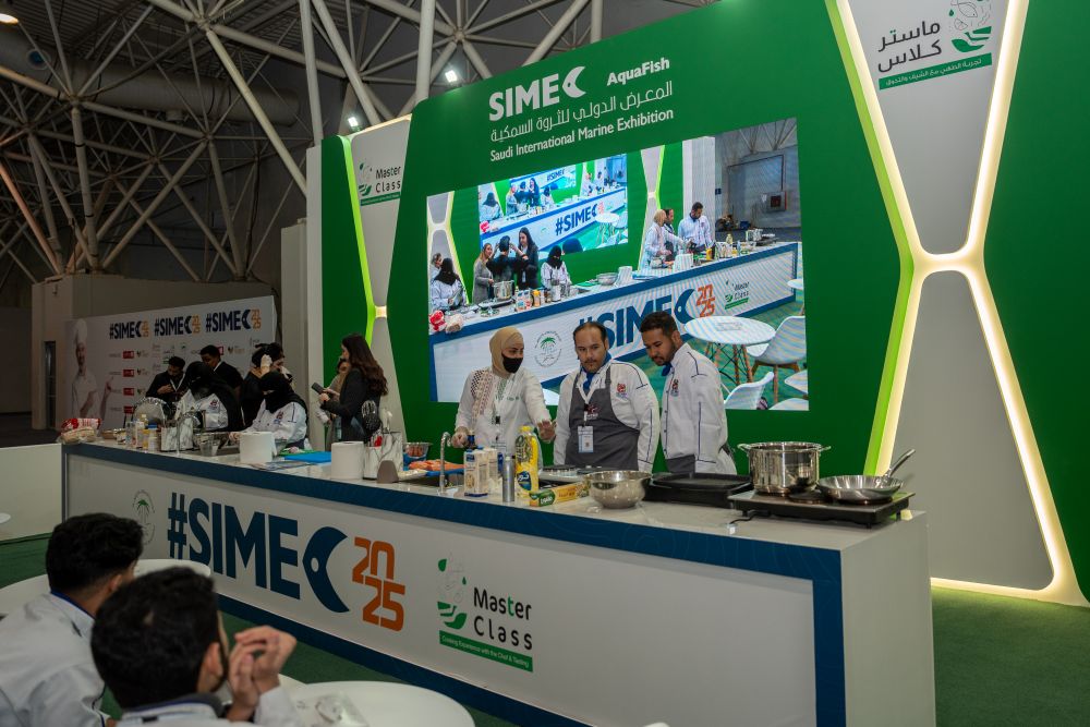 arabnews's tweet photo. More than 300 cooking enthusiasts are taking part in a three-day seafood cooking workshop in Riyadh in which top chefs are sharing their expertise @YasserJad1 @MOCCulinary https://t.co/W1FPER7tdy https://t.co/8RpDqH9lj2