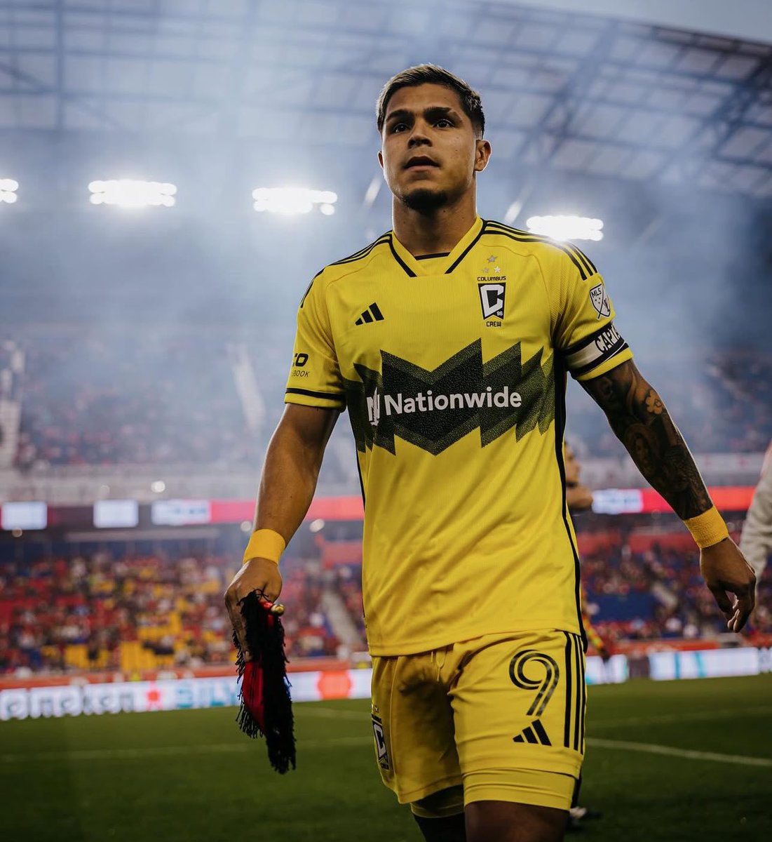 🟢🚨 Confirmado. Principio de acuerdo para la llegada del Cucho Hernández al Real Betis.

La cúpula del club sigue reunida en el Villamarín intercambiando toda la documentación y esperando el OK de La Liga.

↪️ No se espera ninguna llegada más.

<a href="/elchiringuitotv/">El Chiringuito TV</a>