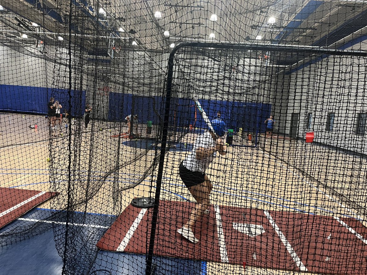 DMACCsoftball's tweet photo. ‼️YOUR BEARS‼️

Your Bears are getting ready for the season! 

#GoBears🐻🥎
@BobLigouri https://t.co/H045E34xQD