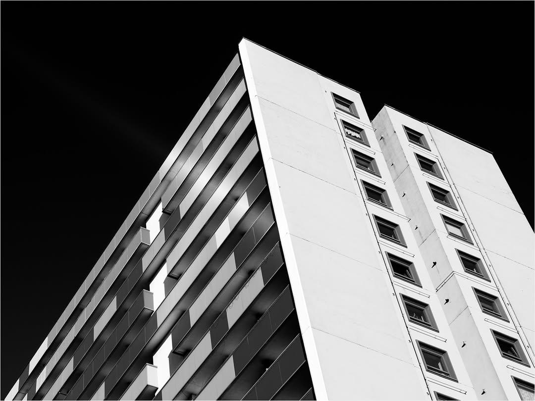 While out shooting for a campaign, I found myself with a few minutes to myself. I looked to take an image for me. This was all I had. I quite like it, a departure from my usual landscape and studio work. 

#photography #cityscape #mono #brutalism