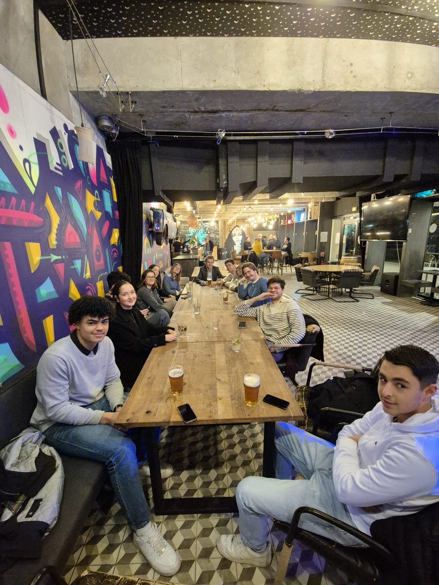 Premier rendez-vous des <a href="/HorizonsJeunes/">Horizons Jeunes</a> Havrais en cette nouvelle année ! Un moment sous le signe de la cohésion et de la réflexion... de beaux échanges pour construire l’avenir ensemble ✨

Haut les cœurs ! 🔵⚪

👉 Rejoignez-nous : horizonsleparti.fr !