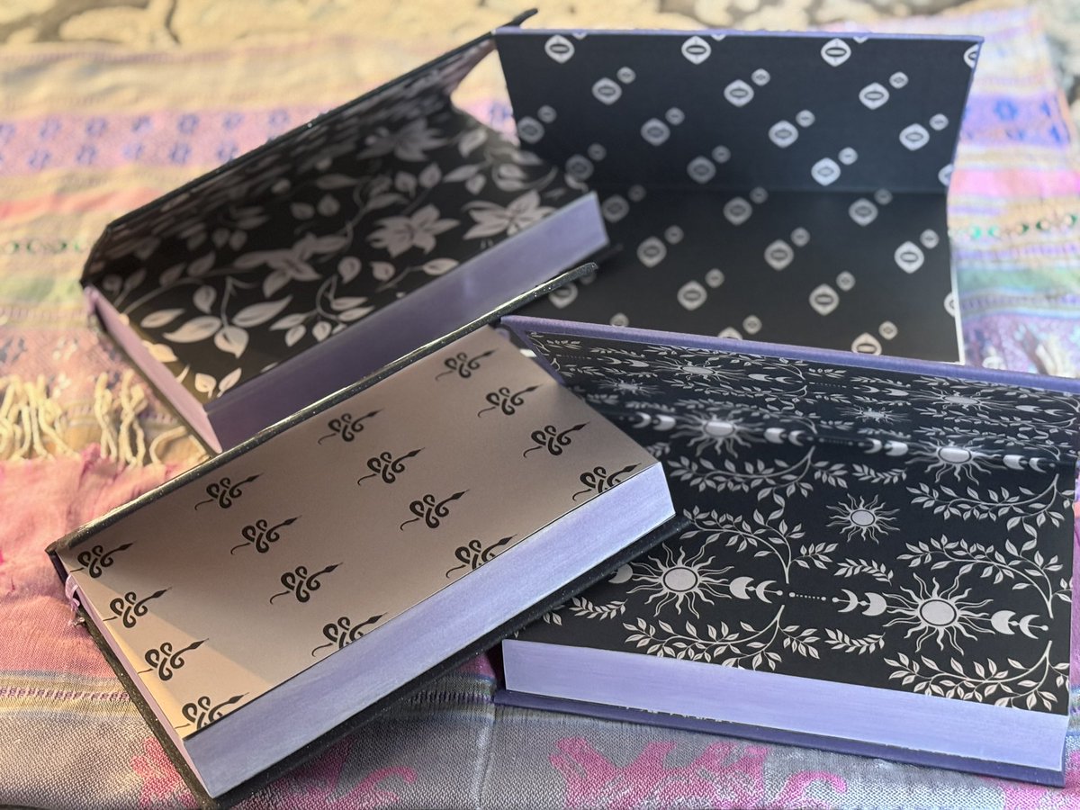 beesmahtweets's tweet image. So… what happens if I want to keep all of them 😭😭😭

#bookbinding #hardcover #BookTwitter #bookaesthetic #prettybooks