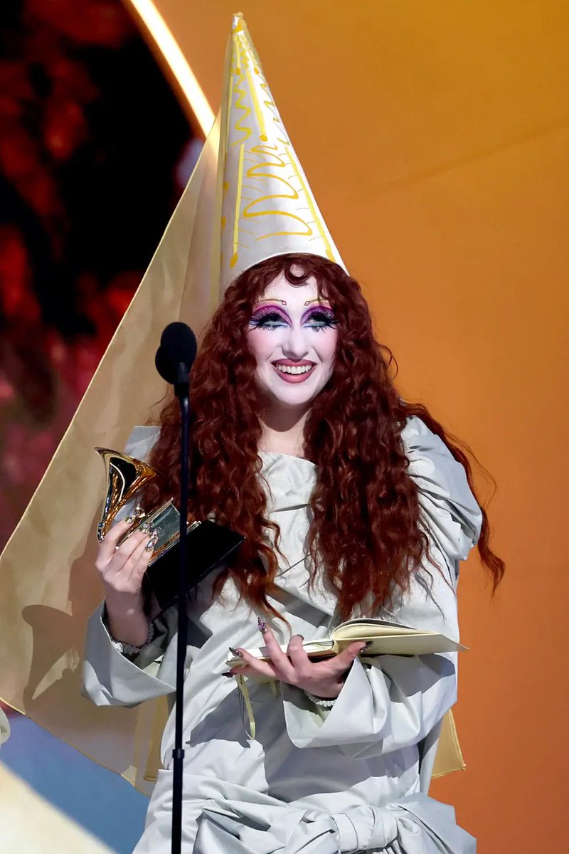 MDCLane's tweet image. Chappell Roan turning up to the Grammys as the Fine Lady Bakeries woman