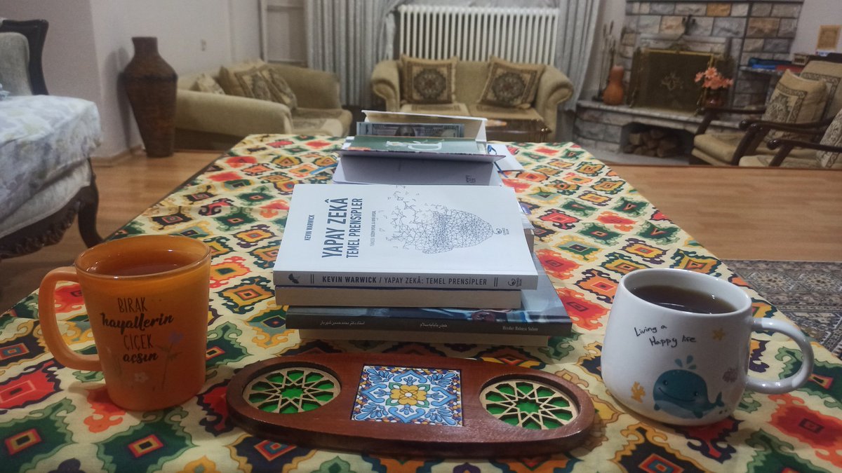 Ev arkadaşım...
Benim üniversiteden hocam...
Rabbim niğmetlendirir sizi niğmetlendirdigi güzel kullarıyla...
Elhamdülillah...
Huzur...