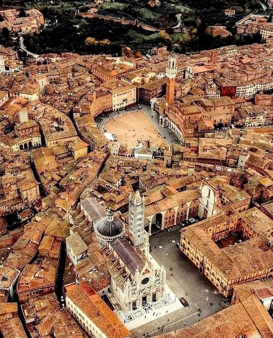 MissCelaneaOne's tweet photo. Siena, Italia https://t.co/y0hTiIRlZH