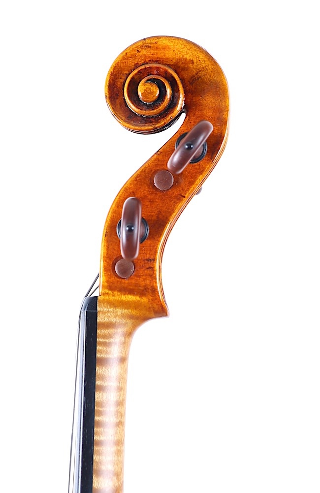 BenningViolins's tweet photo. A fine #Balestrieri-bench copy #violin crafted in 2011 by #violinmaker Eric Benning is offered for examination, trial and purchase. It has remarkable projection, ideal for the solo violinist. #violinist #violinforsale Learn more: https://t.co/J8gdR675N1 https://t.co/W2HHBSXlb3