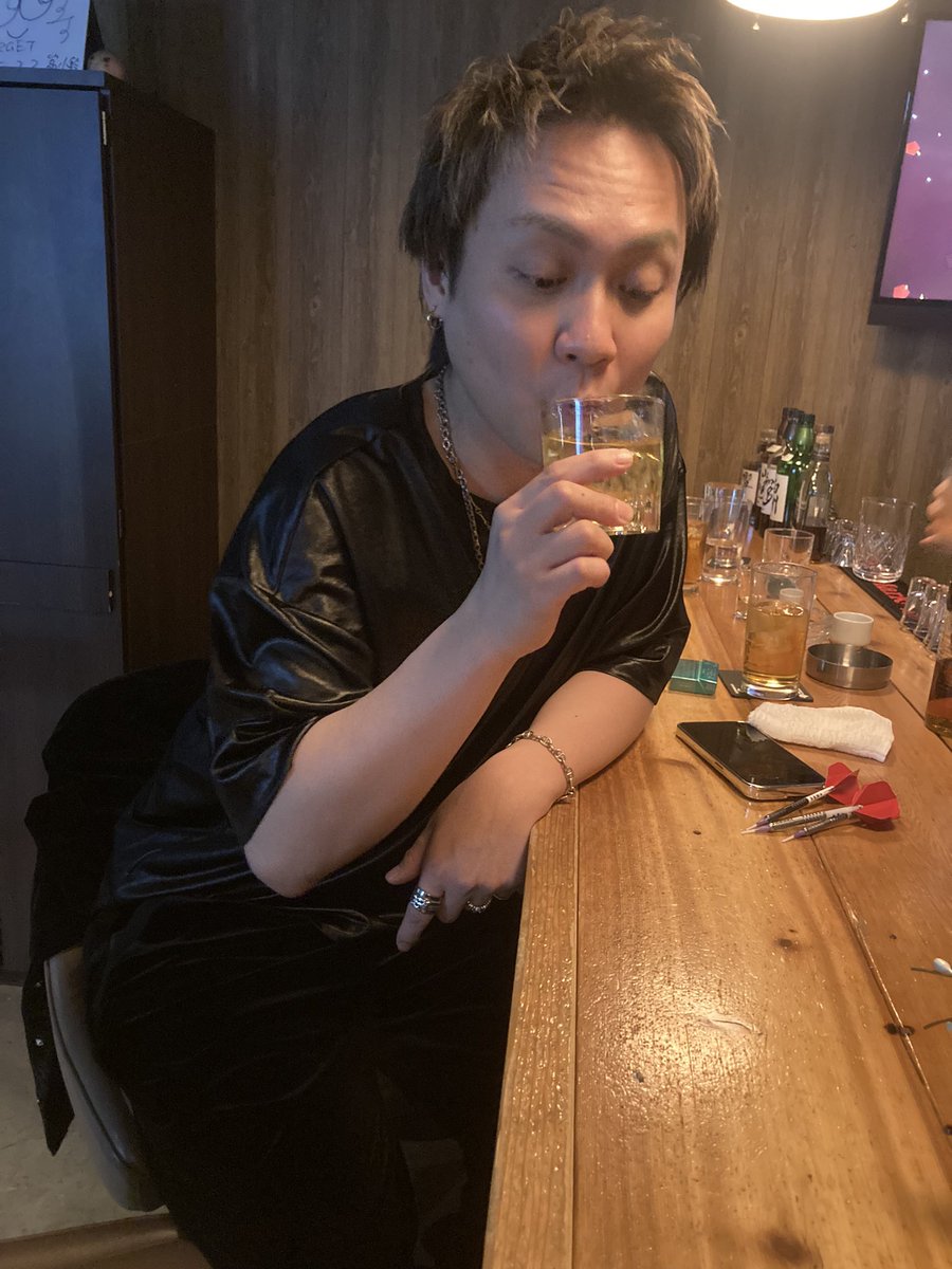 恵比寿5

という名のバランタイン
ロック15杯分ぐらい
一気させられた
TAKAHIRO似のイケメン
あざす！
#恵比寿