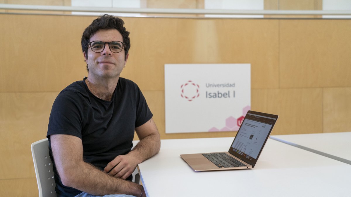 ui1Universidad's tweet photo. 🤖 ¿Puede la IA superar la inteligencia humana?
El profesor Pablo Carrera analiza sus límites y riesgos. Afirma que la inteligencia necesita un cuerpo biológico para desarrollarse.
💬 ¿Qué opinas? ¿La IA superará a la inteligencia humana? Te leemos.👇
#Ui1 #IA #Educacion https://t.co/IrKQrYhqE9