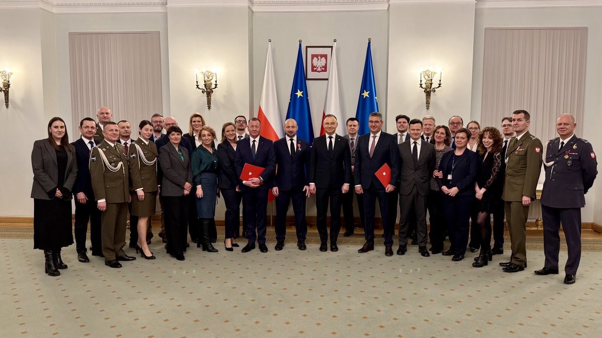 Dziś nadszedł mój ostatni dzień służby jako Szefa Biura Bezpieczeństwa Narodowego. To najważniejszy, najtrudniejszy i najciekawszy okres mojego życia w służbie Rzeczypospolitej. Dziękuję Panu Prezydentowi <a href="/AndrzejDuda/">Andrzej Duda</a> za możliwość współpracy i zaufanie w tak trudnych czasach.