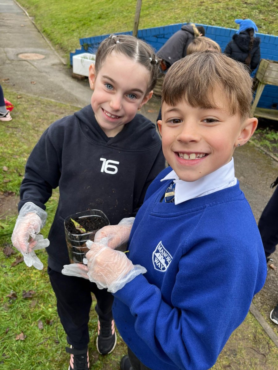 ManorWayPrimary's tweet photo. Our Eco-Warriors have been busy making wormeries and placing them around forest school to help to create our own compost. @WindAcadTrust #WATsustainabilitystrategy https://t.co/exmdROlJqy