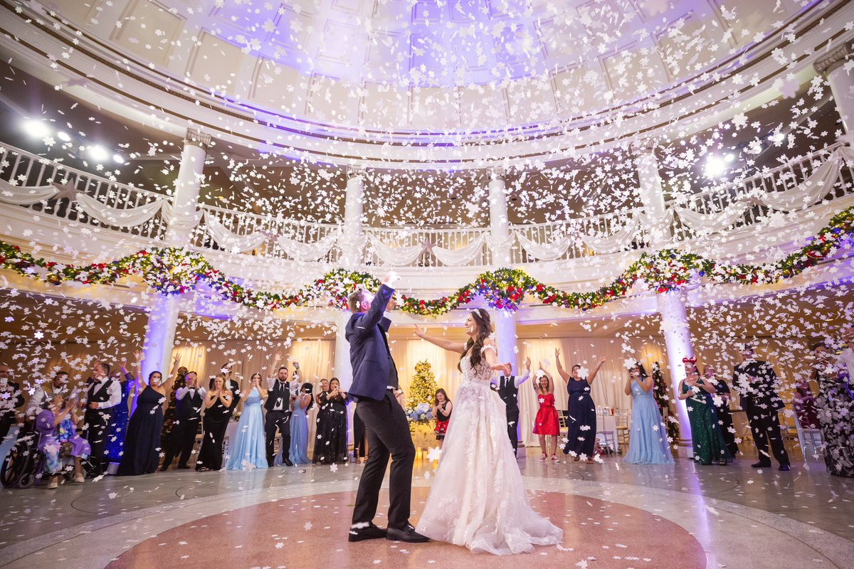 DisneyWedCast's tweet photo. How much does a Disney wedding cake cost? Find out in Chapter 4 of the Fairytale Weddings Guide! And listen to the latest episode of the Disney Wedding Podcast to hear how Jamie customized her Disney reception menu and décor. https://t.co/IyL0cDxgeL https://t.co/gld06WXklx