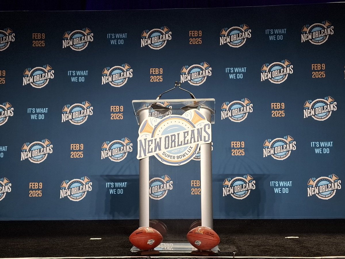 NFL_enCatala's tweet photo. Ja som a Nova Orleans. A punt per a la roda de premsa inaugural de la SBLIX amb les autoritats locals. Ens han rebut la banda Kinfolk. Tenim ganes de ballar. https://t.co/1syO80F7WD
