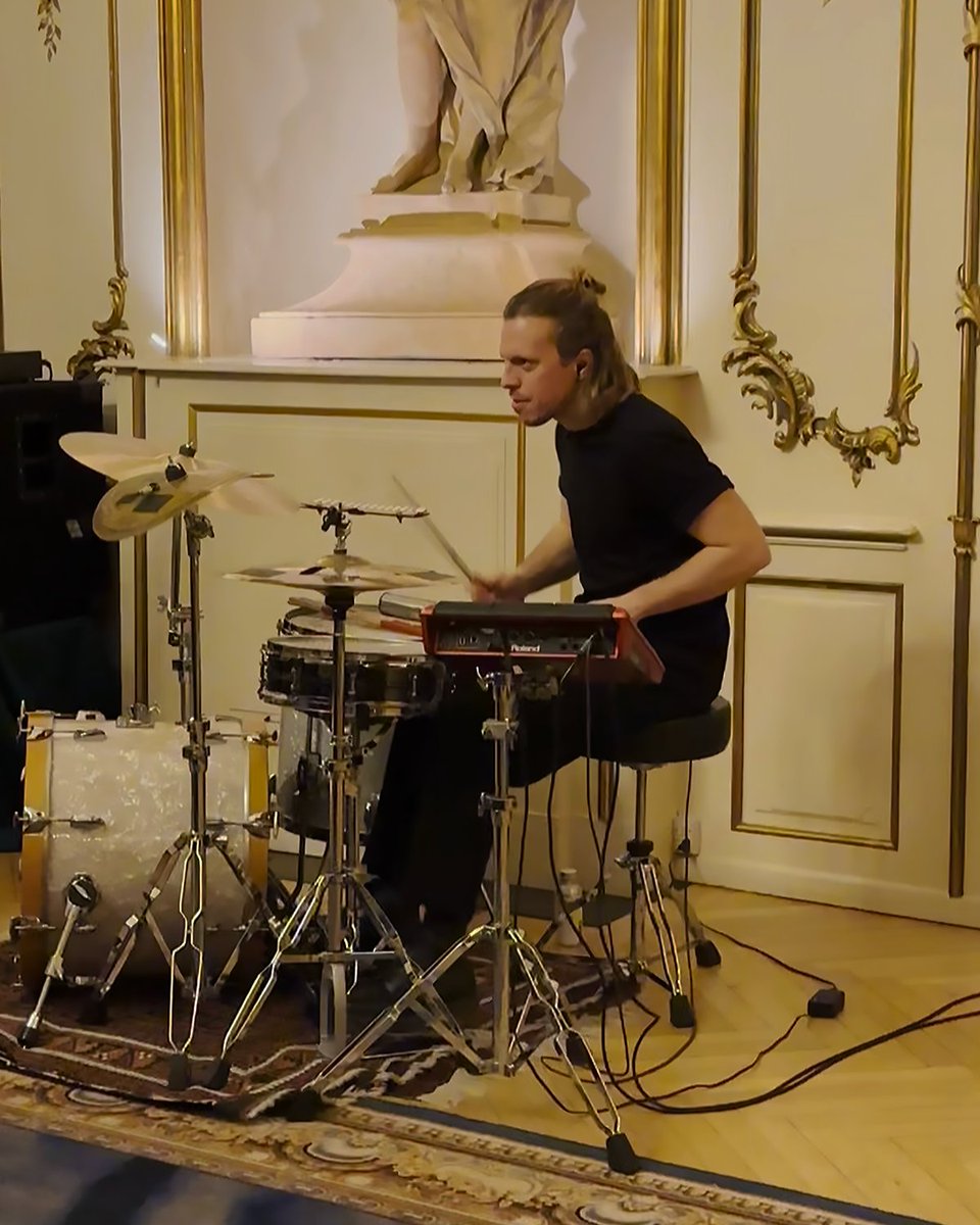 🎶 A huge thank you to Cédric HANRIOT and his musicians for the wonderful concert at the Thott Palace last Friday, which captivated the audience at the French Embassy in Denmark.

👏 It truly deserved a standing ovation!