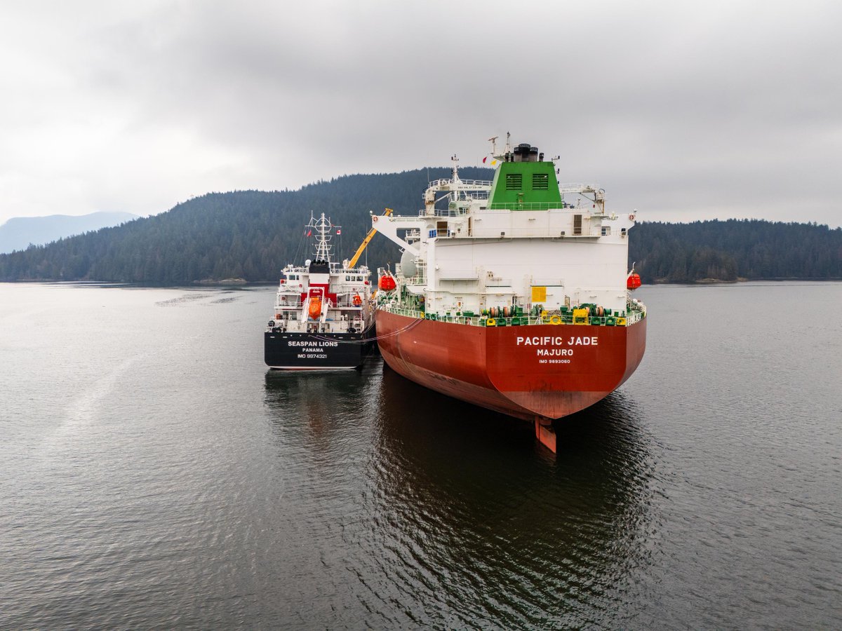 Seaspan's tweet photo. Seaspan is pleased to share that we have successfully completed the first ship-to-ship #LNG bunkering in Canada 🇨🇦, which took place in the Port of Vancouver in the Upper Harbour. The ship-to-ship LNG bunkering to a tanker at anchor was performed by the Seaspan Lions. https://t.co/sUFSHOMZUP