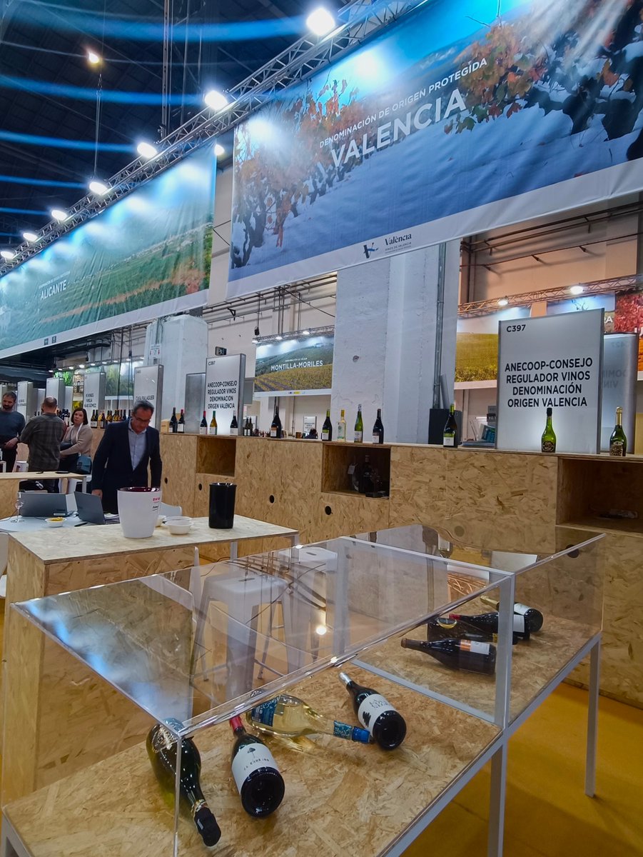 Desde hoy y hasta el próximo miércoles (inclusive), los vinos de nuestras bodegas valencianas están presentes en una nueva edición de  <a href="/bcnwineweek/">Barcelona Wine Week</a>  en el stand de <a href="/VinosDOValencia/">VinosDOValencia</a> 
Visítanos en el Hall P8 / C397
<a href="/ventadelpuerto/">Vinos de la Viña</a>  <a href="/reymosoficial/">Reymos</a> 

anecoop.com/anecoop-bodega…