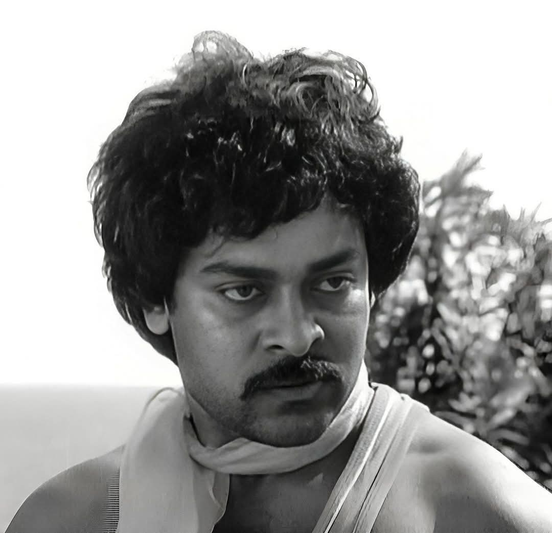 santoshamsuresh's tweet photo. Trending Pic... Boss 🔥🔥🔥 

#Chiranjeevi #MegaStarChiranjeevi #vintagelook https://t.co/QsZax3fL3N