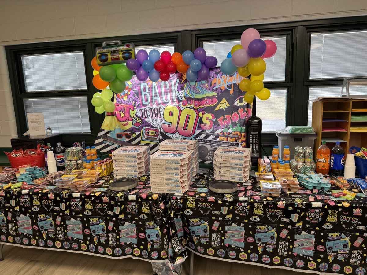 Thank you SO much <a href="/SDSPTO/">SDS PTO</a> for taking us back to the 90s for the 90th day of school!! 😋❤️