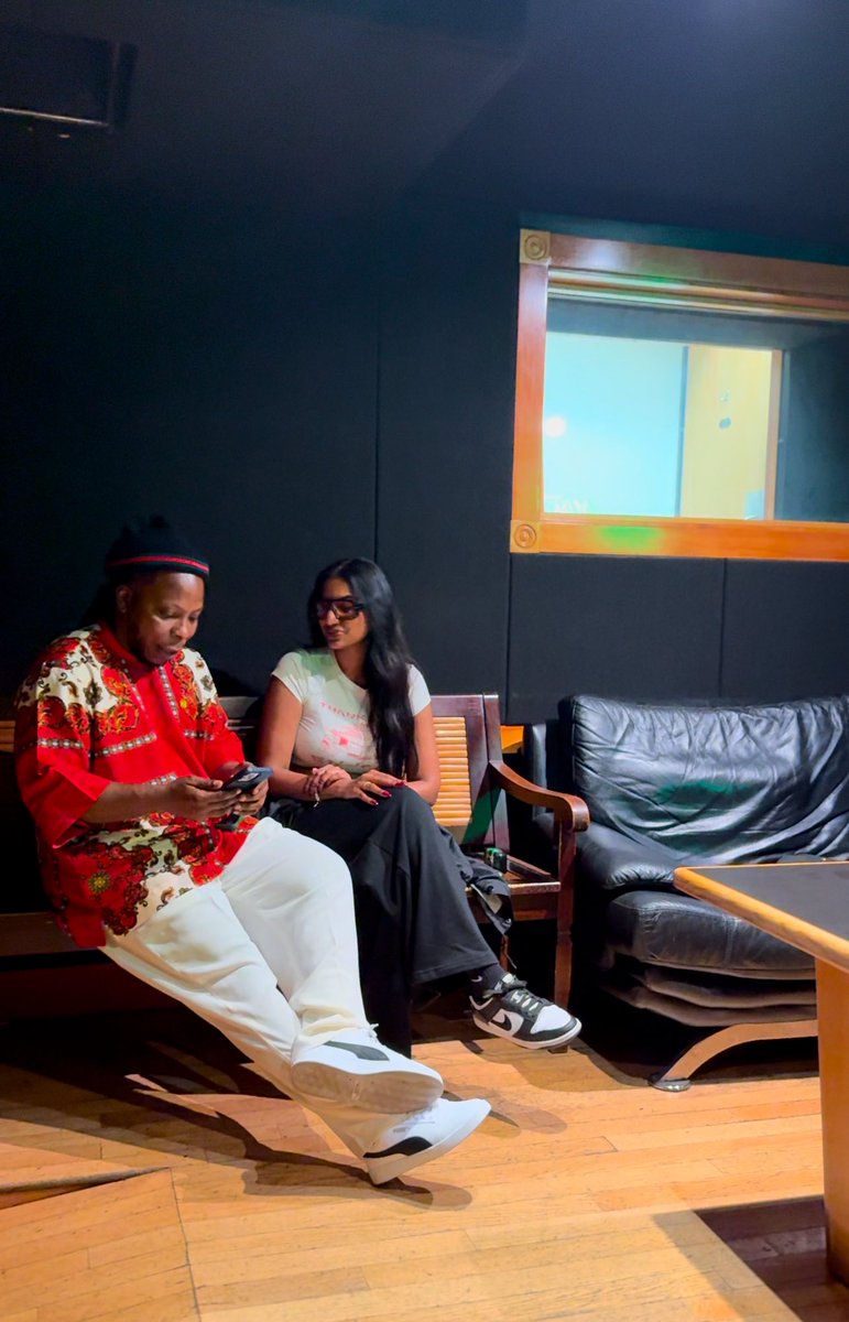 iamedem's tweet photo. LA nights... 
Self Belief
FullyActive 

🇬🇭🇬🇭🇬🇭🌎🌎

#Grammyweekend 
#GRAMMY https://t.co/CtHkrhtRZp