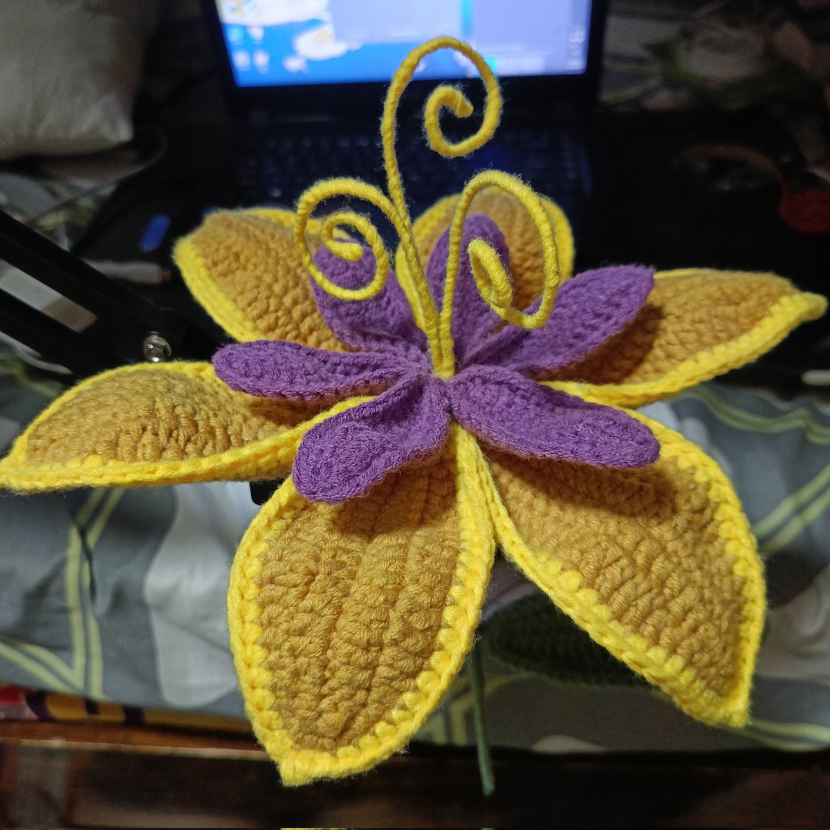 I can't find my heat gun (smh)
so here's some heatless flowers