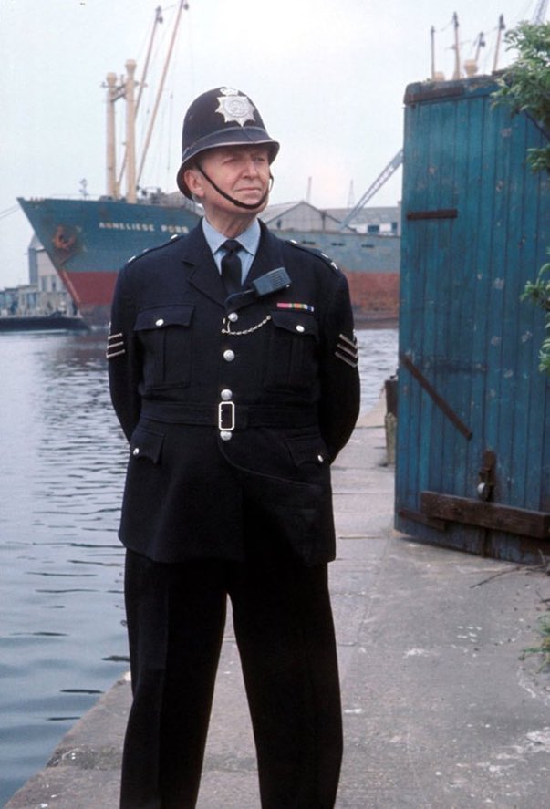 SaveRedlandLibr's tweet photo. 5:30pm TODAY on @TalkingPicsTV
From 1972 s18 Ep 7 of #Police #Drama📺 #DixonOfDockGreen “Molenzicht” directed by #JoeWaters & written by #NJCrisp
🌟#JackWarner #PeterByrne #GeoffreyAdams #MichaelOsborne #NicholasDonnelly #MichaelSlater #MaximHamel #FrankMills #TrudyLibosan https://t.co/dItzmGRxzM