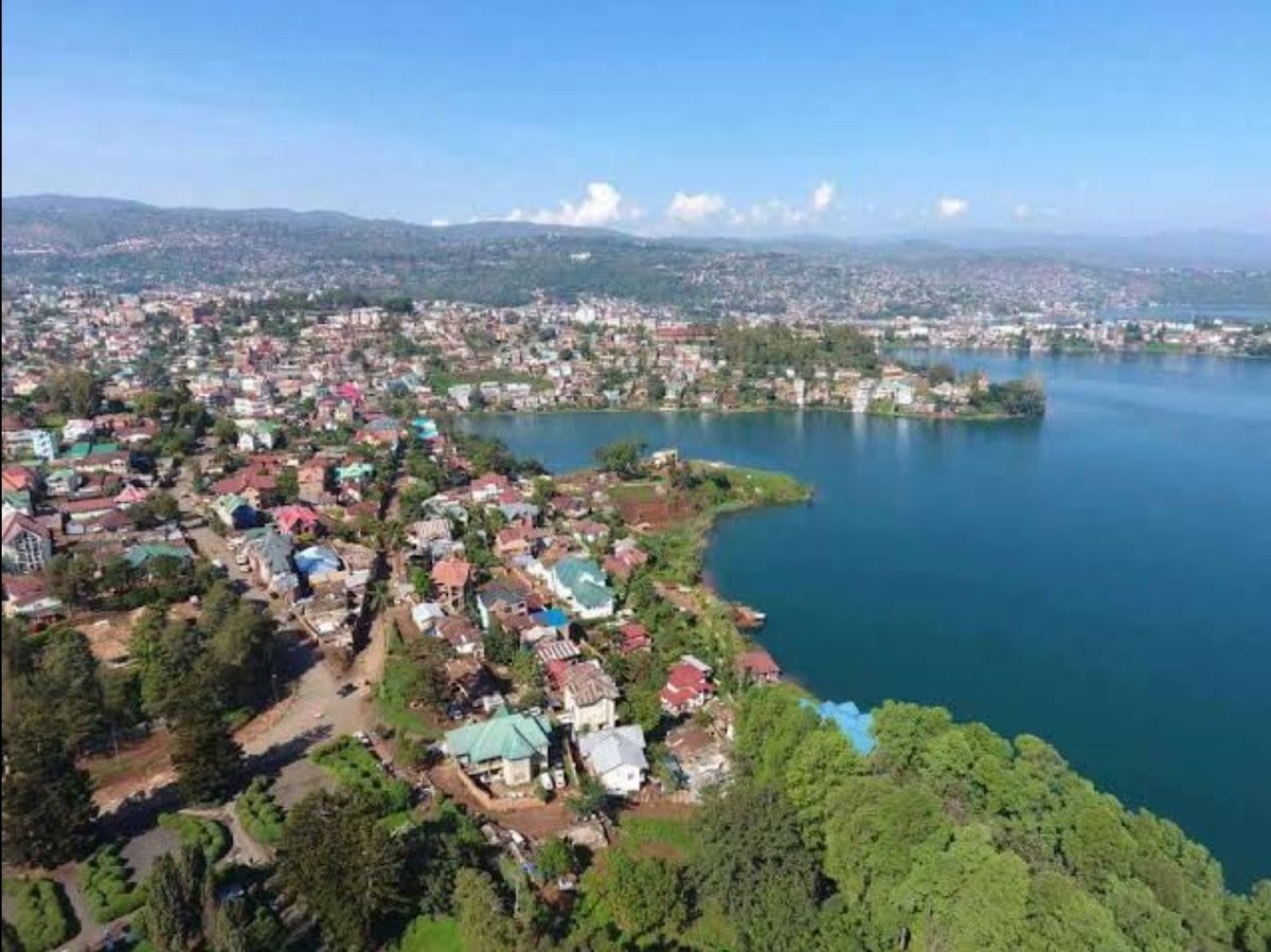 Bukavu, tuko pamoja!
Céder à  la panique,  c'est ouvrir la porte à l'ennemi!
Tout en restant prudents,  vaquons à nos activités.
Faisons confiance à nos militaires au front ainsi qu'au Commandant Suprême.
Nos FARDC veillent!
Tujikinge!!!
<a href="/GouvSudkivu/">Gouvernorat | Sud-Kivu</a> <a href="/shabani_lukoo/">SHABANI Lukoo J.</a> <a href="/SuminwaJudith/">Judith SUMINWA TULUKA</a>