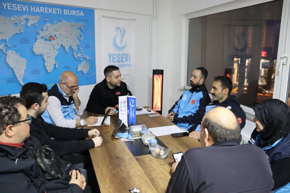 yesevihareketi's tweet photo. Bursa Teşkilatımıza Ziyaret!
Teşkilatlardan Sorumlu Genel Başkan Yardımcımız Sayın Ahmet Erkan BAŞIBÜYÜK, Bursa Teşkilatımızı ziyaret ederek önemli bir toplantı gerçekleştirdi.

Toplantıda, Yesevi Hareketi’nin misyonu, vizyonu ve teşkilatlanma süreci hakkında bilgilendirmeler yapıldı. Birlikte daha güçlü, daha kararlı adımlarla yolumuza devam ediyoruz!