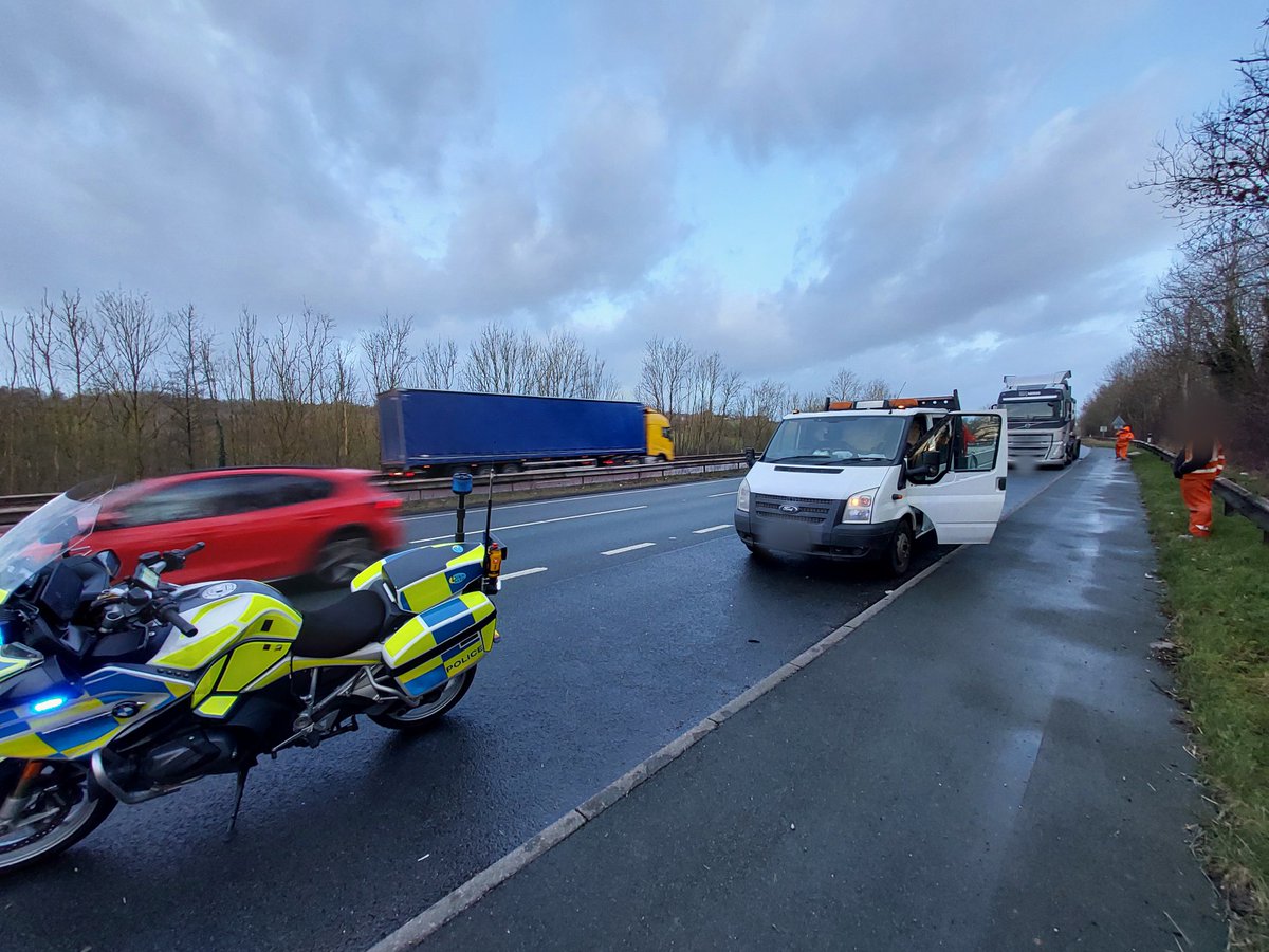 DerbysRPUBikers's tweet photo. #coxbench, dual carriageway.
veh stopped for insecure load & passenger not wearing seatbelt. Reported.
Driver starts giving false details.
Lies discovered & correct details show him as a provisional licence holder.
Vehicle seized #s165.
Driver reported for offences.
#opsbikes https://t.co/azFVu9lLw8
