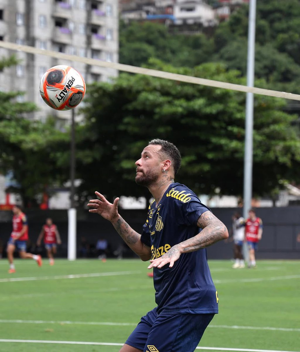 njdmarlon's tweet photo. Neymar no seu primeiro treino no Santos! https://t.co/GPp1NvCHPf
