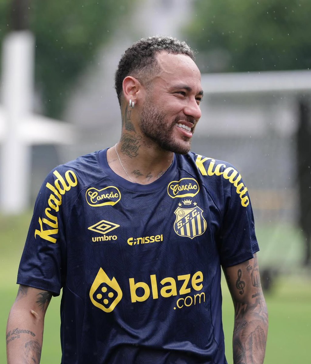 Neymar no seu primeiro treino no Santos!