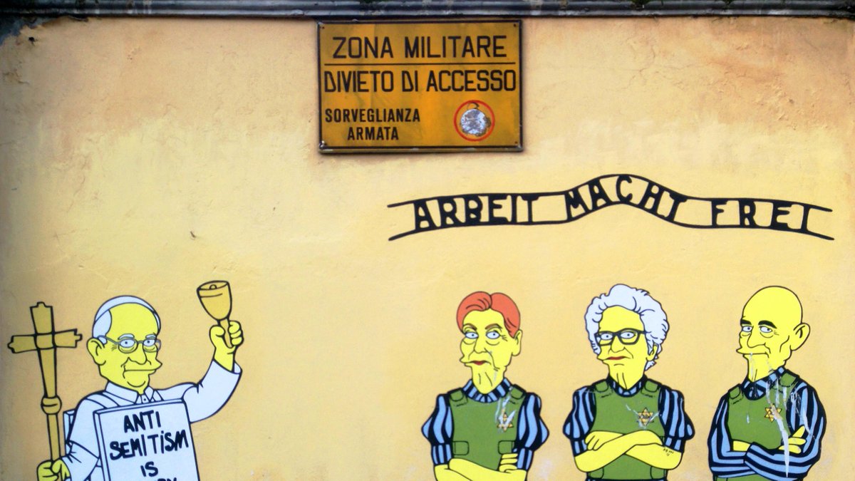 TV2000it's tweet photo. #NEWS - #Milano, sfregiati i murales di #Palombo che celebrano #EdithBruck, #LilianaSegre e #SamiModiano

Tutte le stelle di David sfregiate nelle opere dedicate ai tre degli ultimi testimoni della #Shoah sopravvissuti ad #Auschwitiz
Lo sottolinea lo stesso autore  @PalomboArtist 

#3febbraio #Holocaust #Israel #PHOTOS