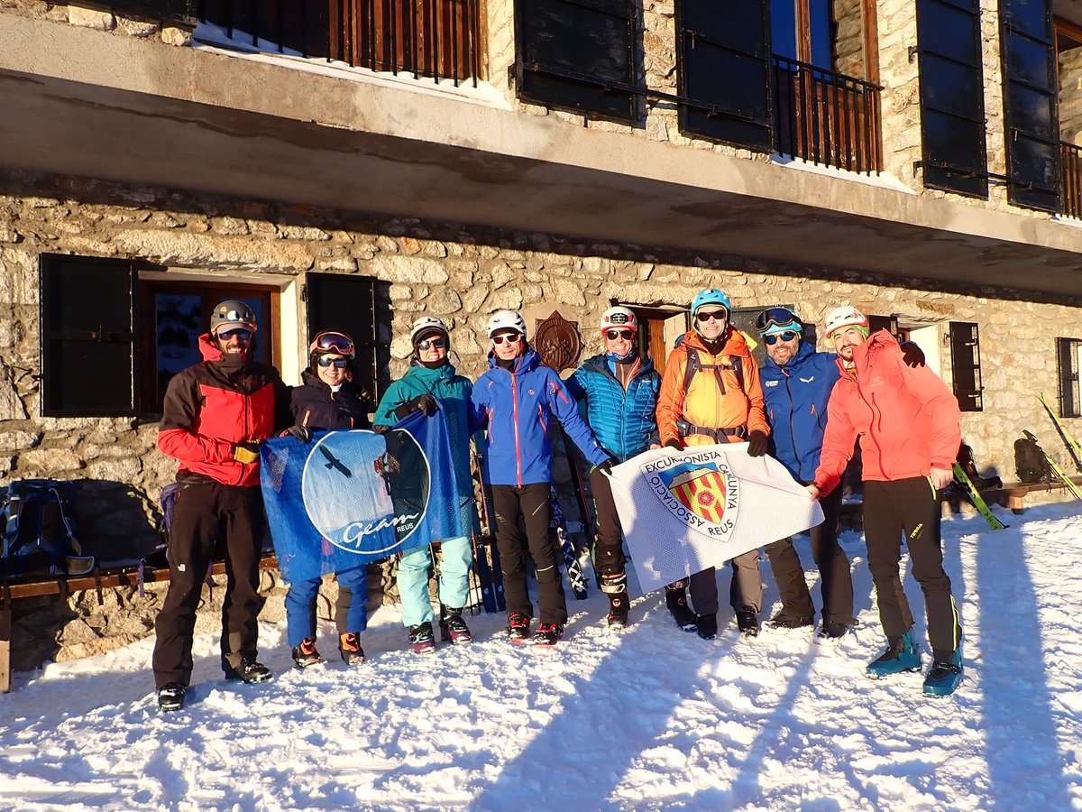 AEC_Reus's tweet image. L'equip GANXETES i l'equip MASCLETS de l'@AEC_Reus" hem completat aquest cap de setmana passat el Repte d'Entitats d'esquí de muntanya: Gran circular Bassiero💪🏻🥳
Llar, tècnic i espectacular!!⛷️🏔️❄️
#RepteEntitats
#AECReus #GEAMReus #FEEC
#sentlamuntanya #sommuntanya #somentitats