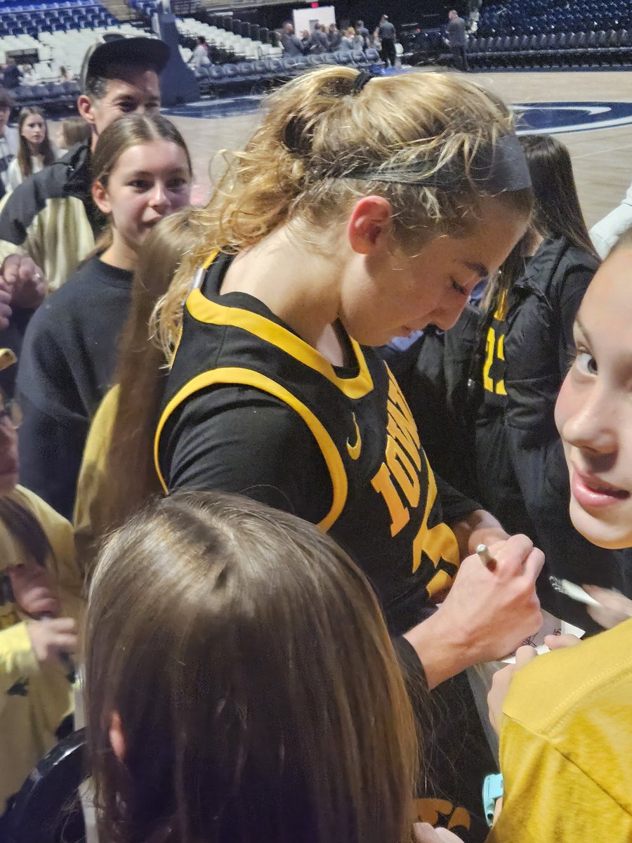 doraz44's tweet photo. Lucy Olsen appreciation day!
Incredible performance against Juju and the #4 team in the Nation!
#basketballisfun
#Collegeville
#springford https://t.co/N32kV1TT3M