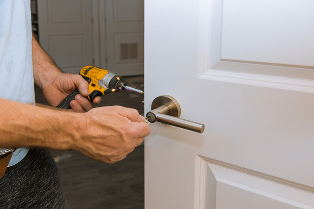 DiamondLocksmth's tweet photo. We offer flat rates over the phone along with honest, trustworthy, and professional service. Your satisfaction is our top priority. https://t.co/vFcZGEaDj2 #MobileLocksmithServices #MobileLocksmithServicesServices #Burlingame https://t.co/Yhb0Vb7P5H