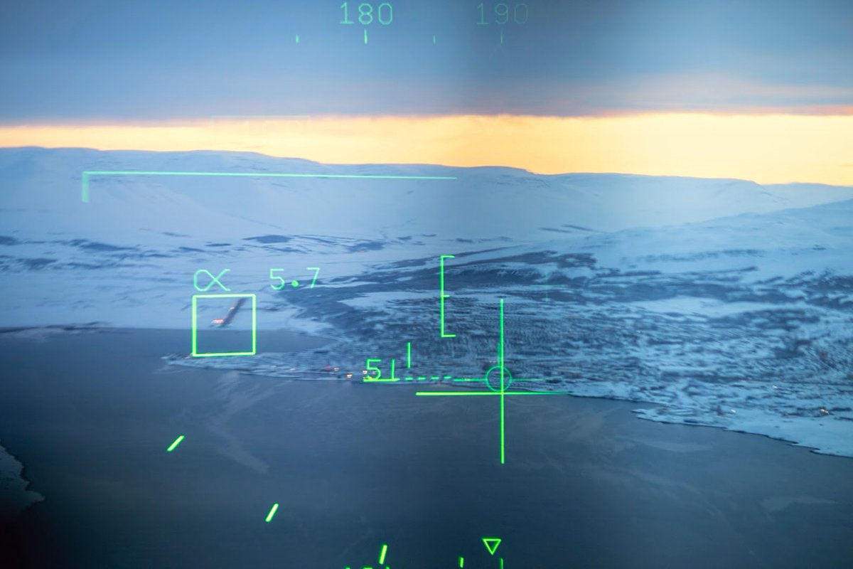 FinnishAirForce's tweet photo. Ilmavoimien hävittäjäosasto on aloittanut päivystystehtävät Keflavíkin tukikohdassa Islannissa.

🇫🇮 F/A-18 Hornet -hävittäjät valvovat 🇮🇸 ilmatilaa ensimmäistä kertaa Naton jäsenenä.

#ilmavoimat #WeAreNATO https://t.co/iUGidFbNV2