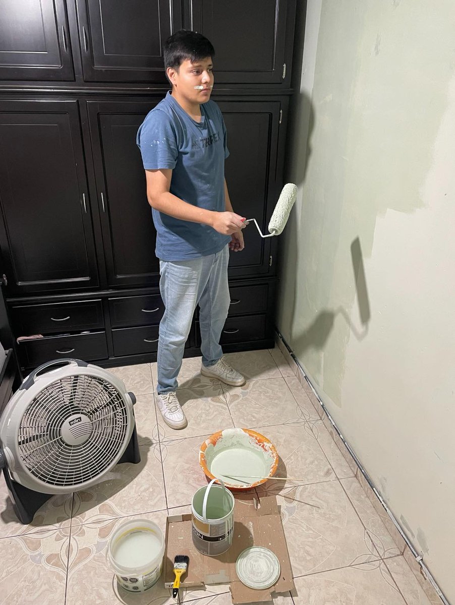Mi mamá: donde andará mi tesoro?

Yo en la casa de mi novia haciendo lo que nunca hice en la mía: