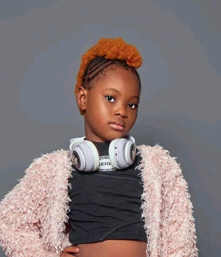 BILLSONB1's tweet photo. Jenny S, also known as Daddy's Girll, is a rising star from Sierra Leone, captivating audiences with her soulful voice and heartfelt performances. As a singer and pianist, she has quickly gained a following on platforms like YouTube and TikTok, https://t.co/UEpDz38QNL