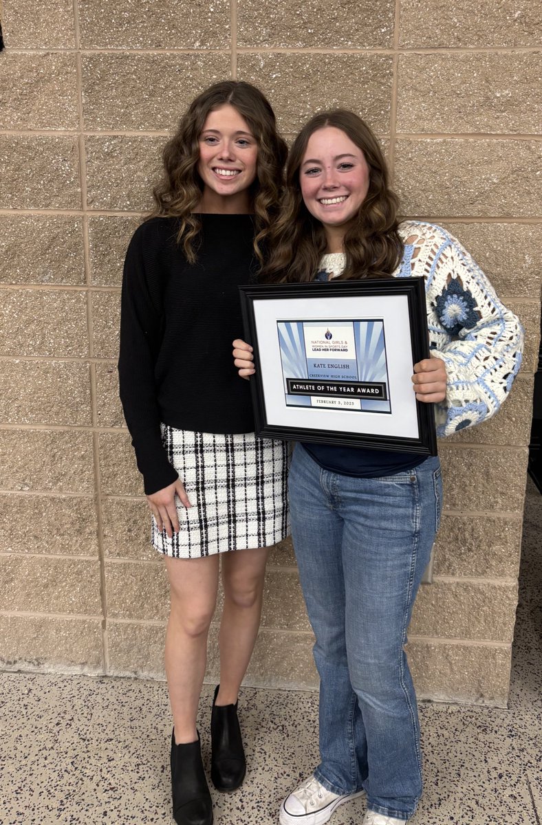 CoachJMaloney's tweet photo. What a special moment having @CreekviewSB alum @menglish2023 present her sister @KateEnglish2025 with #NGWSD Creekview Athlete of the Year! https://t.co/UpgsKP4K6k