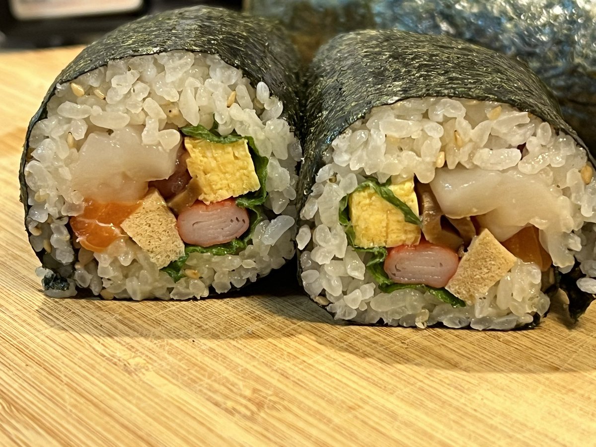 今年も美味しく作れました😋
みんなで吉方向いて、むしゃむしゃしましたよん🤤
#恵方巻き 
#節分