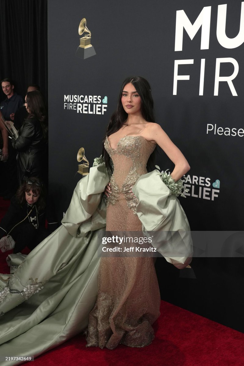 MBeerITALY's tweet photo. [FOTO]  @madisonbeer ai #GRAMMYS2025  ieri sera. https://t.co/Qxceet8upQ