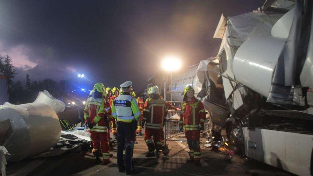 (+) Ein schrecklicher Unfall – erstmals ein Todesopfer: Die Blockabfertigung sorgte am Montag (3. Februar) für ein Chaos wie selten zuvor auf der Inntal-Autobahn. bgland24.de/rosenheim/land…