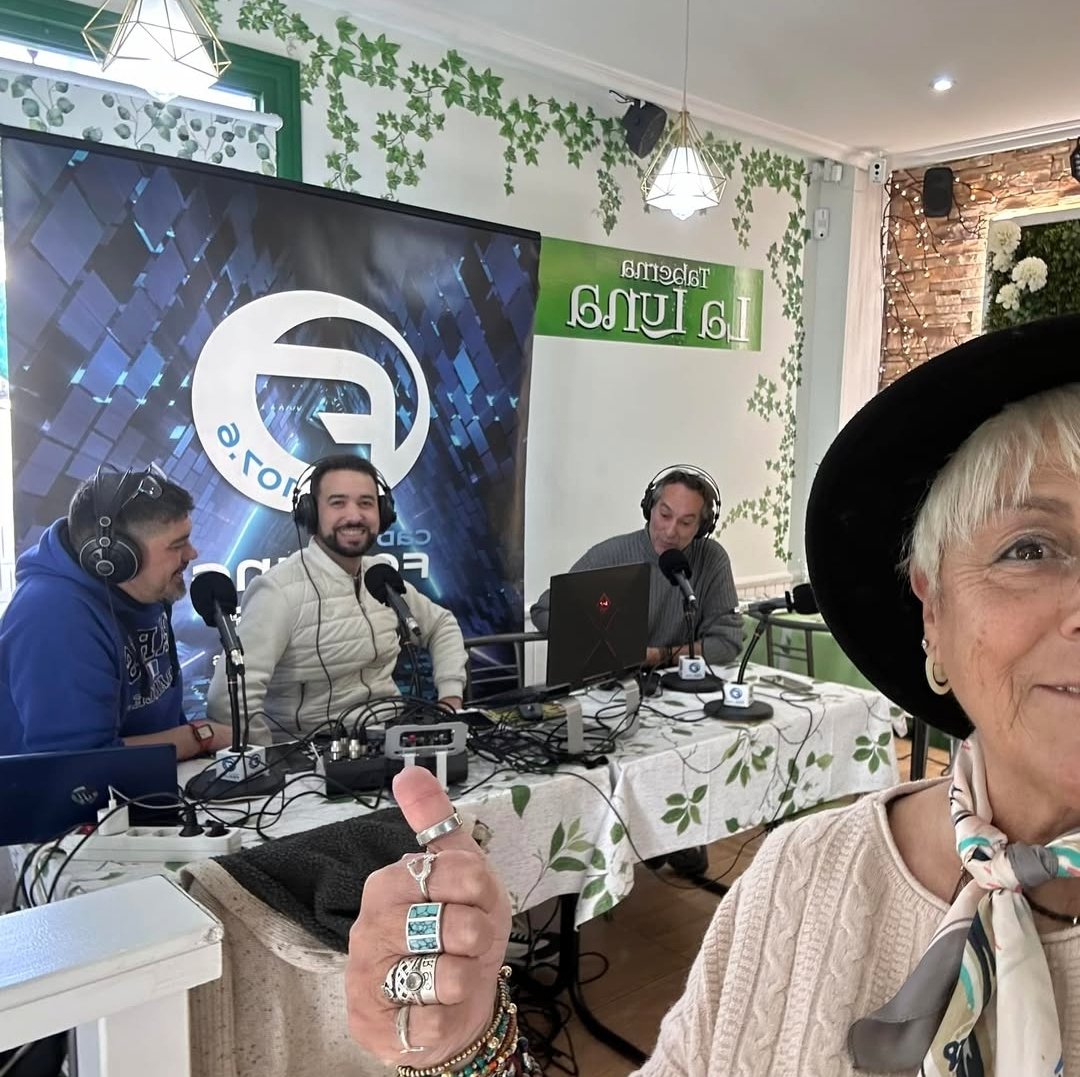 Hoy hicimos radio 📻 en directo en Taberna La Luna de Solares.
<a href="/vherrero/">Víctor Herrero Ocejo</a>
<a href="/SantiInhumano/">La Banda del Capitán Inhumano</a> 
<a href="/insurgentec8/">elinsurgentecalleja</a>