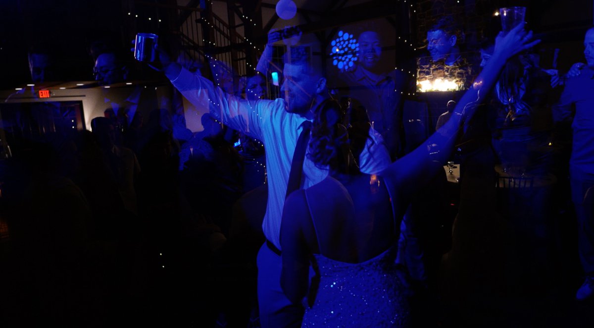 elmvideo's tweet image. Golden sunsets, a barn venue, and dancing under the stars—Chris &amp;amp; Ciara’s wedding was unforgettable! 🌟🐴 See the highlights on the blog: 🎥👉 rfr.bz/t5424e0

#ElmAV #WeddingHighlights #PAWeddings #MDWeddings #LoveStoriesCaptured 💍