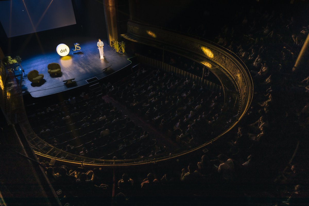 dotJS's tweet image. 💡24 hours that could redefine your entire career!

#dotJS2025 is just 2 months away and we’re gearing up for the 10th edition of the world&apos;s sharpest #JavaScript conference—this one’s going to be legendary. 🚀

Why 24 hours at dotJS beat months of online learning:
👥 Instant…
