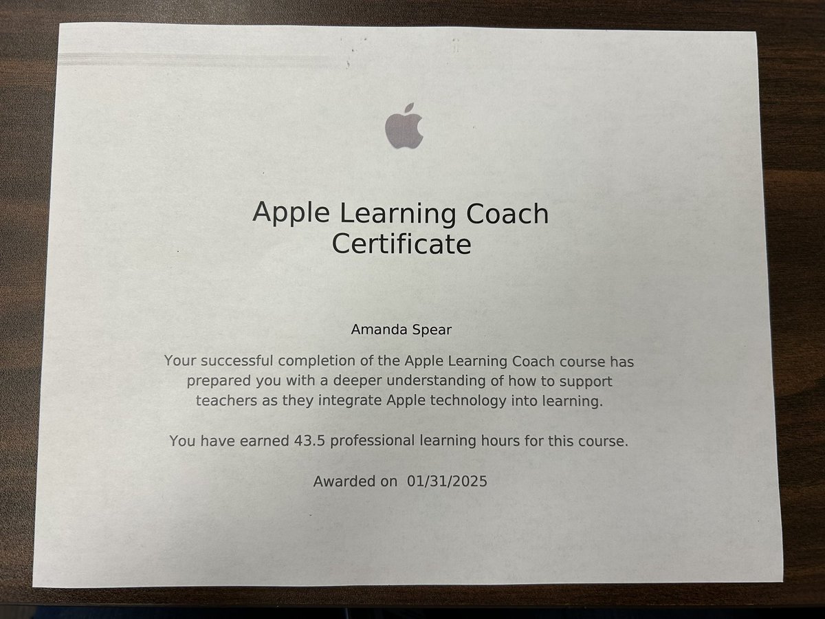 amanda_spear4's tweet photo. I have officially earned my Apple Learning Coach Certificate🍎👩🏼‍💻 #AppleEd #RISDBeTheOne https://t.co/L7fcM4N2VZ