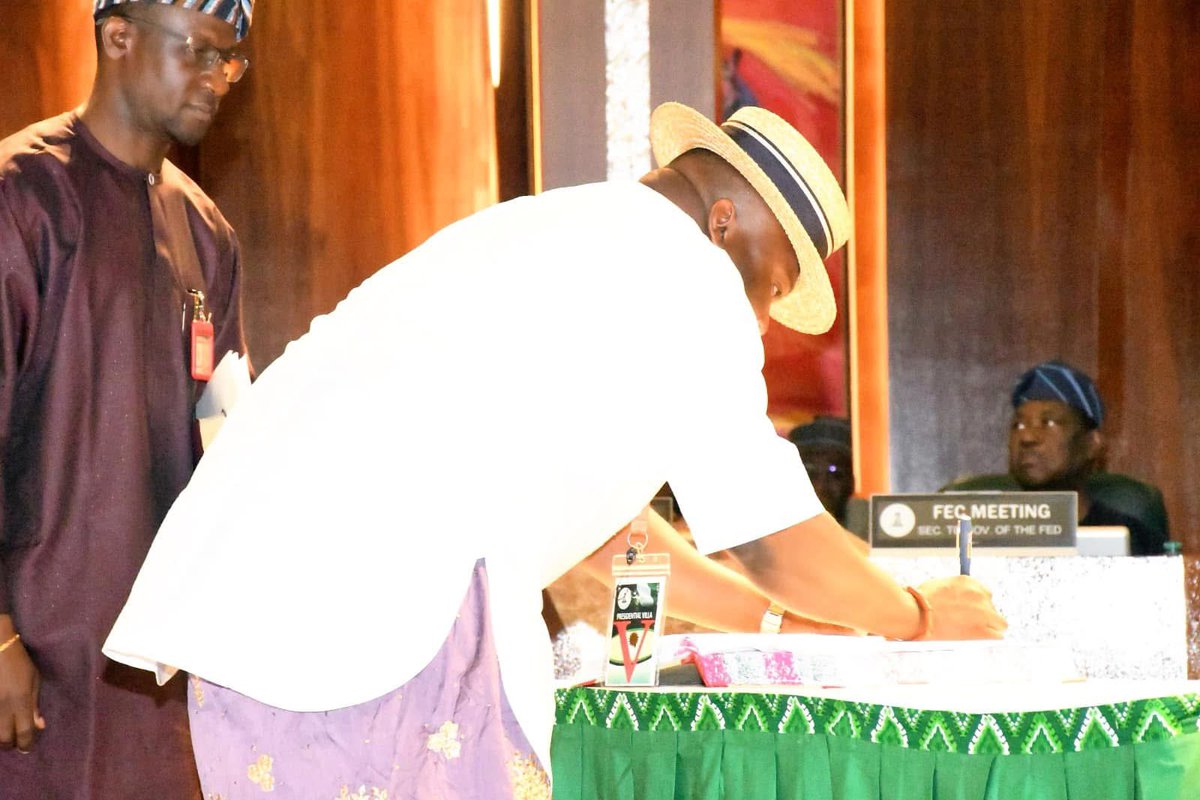 Congratulations Aruviere Martin Egharhevwa- Honourable Federal Commissioner (Delta),
Revenue Mobilization Allocation and Fiscal Commission (RMAFC).