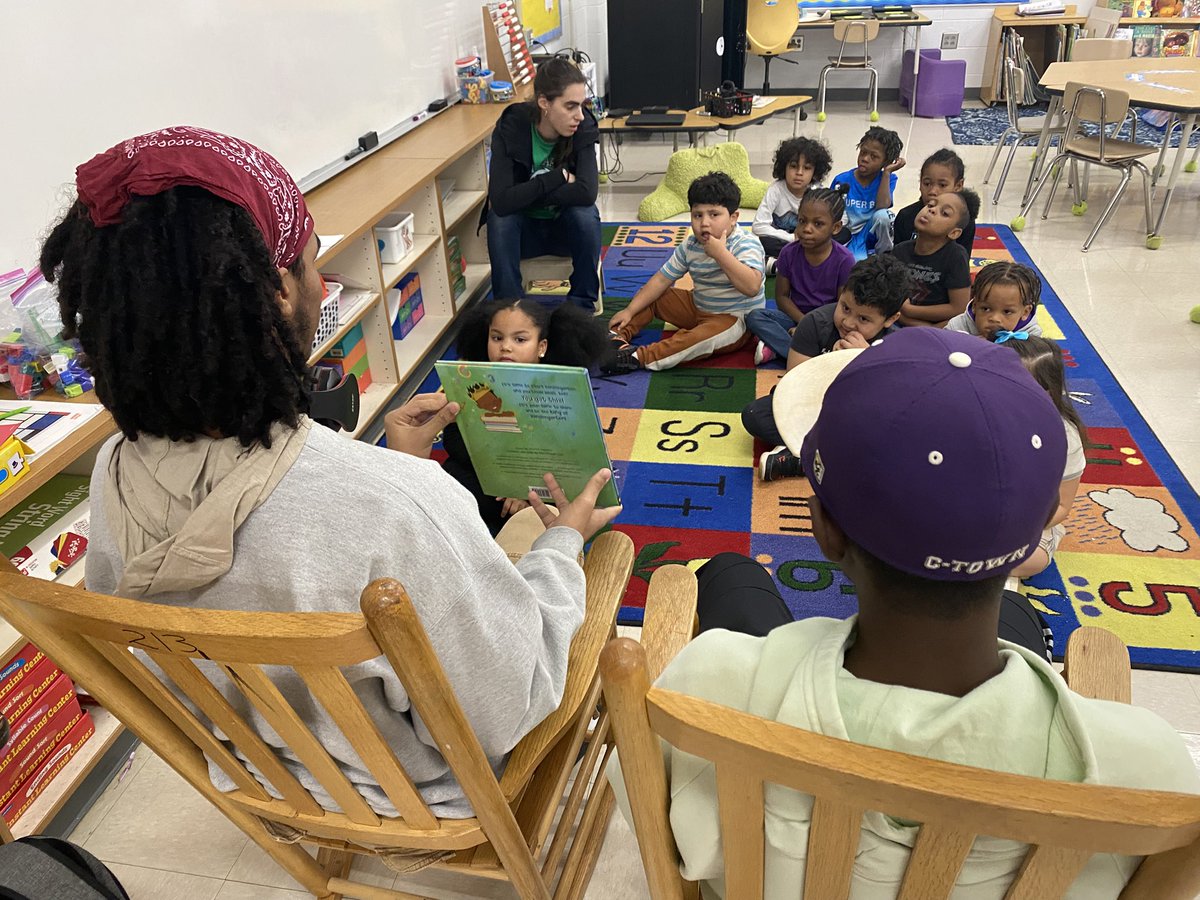 MCHSDurhamTech's tweet image. Members of our We Are Kings/Queens Club read to students @RNHarrisElem. We 💚 our little neighbors on Cooper Street!
